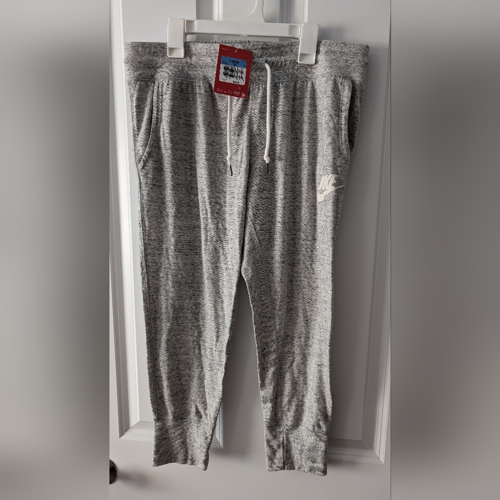 Nike woman's size S pants 3/4 length drawstring